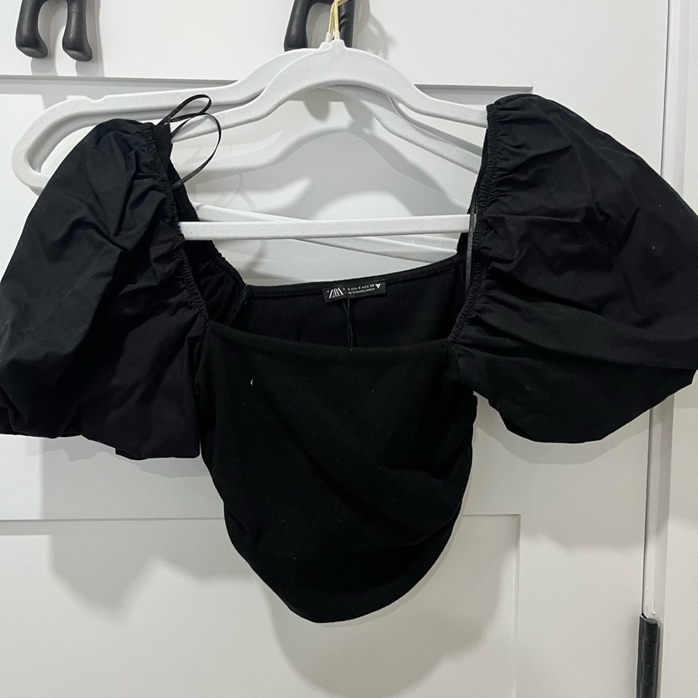 Zara Women’s Black Puff Sleeve Crop